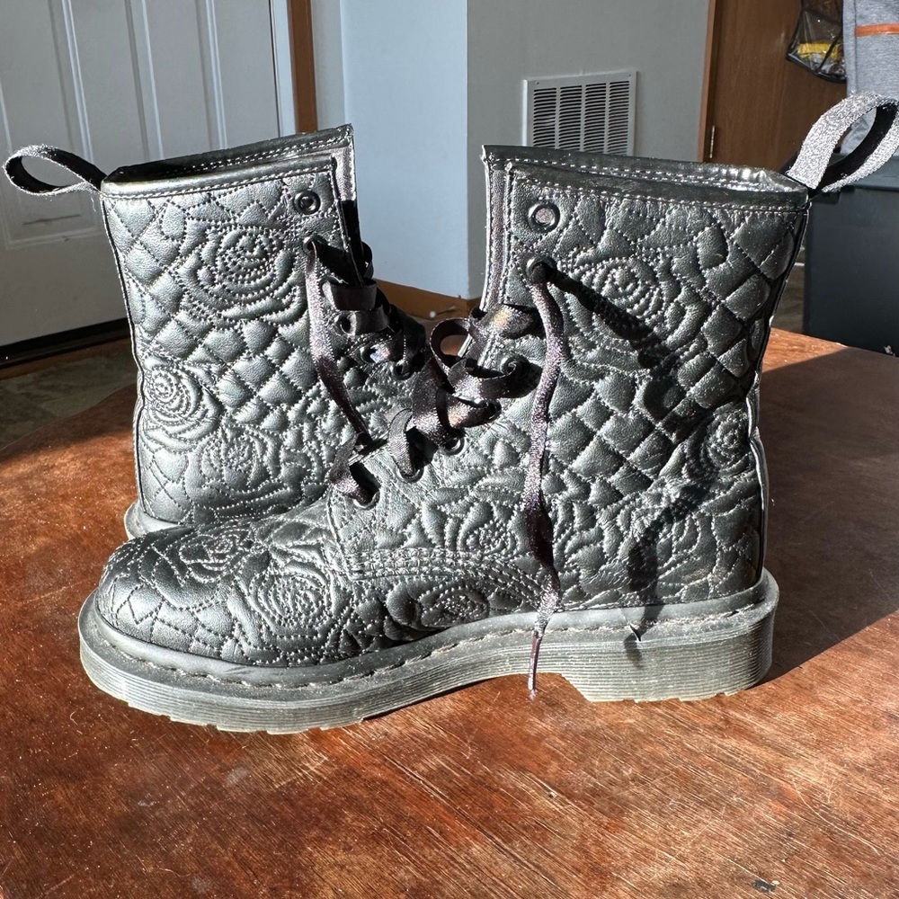 Dr. Martens Black Quilted Rose Combat Boots Women’s size 7